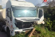 Motorista do caminhão não precisou ser encaminhado ao hospital