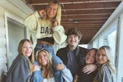 Cenas da minissérie Os Assassinatos de Idaho: Pesadelo Universitário