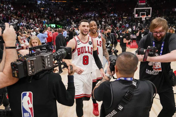 LaVine brilha, Bulls viram e avançam para decisão contra o Heat