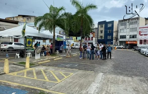 Acampemento bolsonarista em rua de Salvador com movimentação fraca próxima a rua - Metrópoles