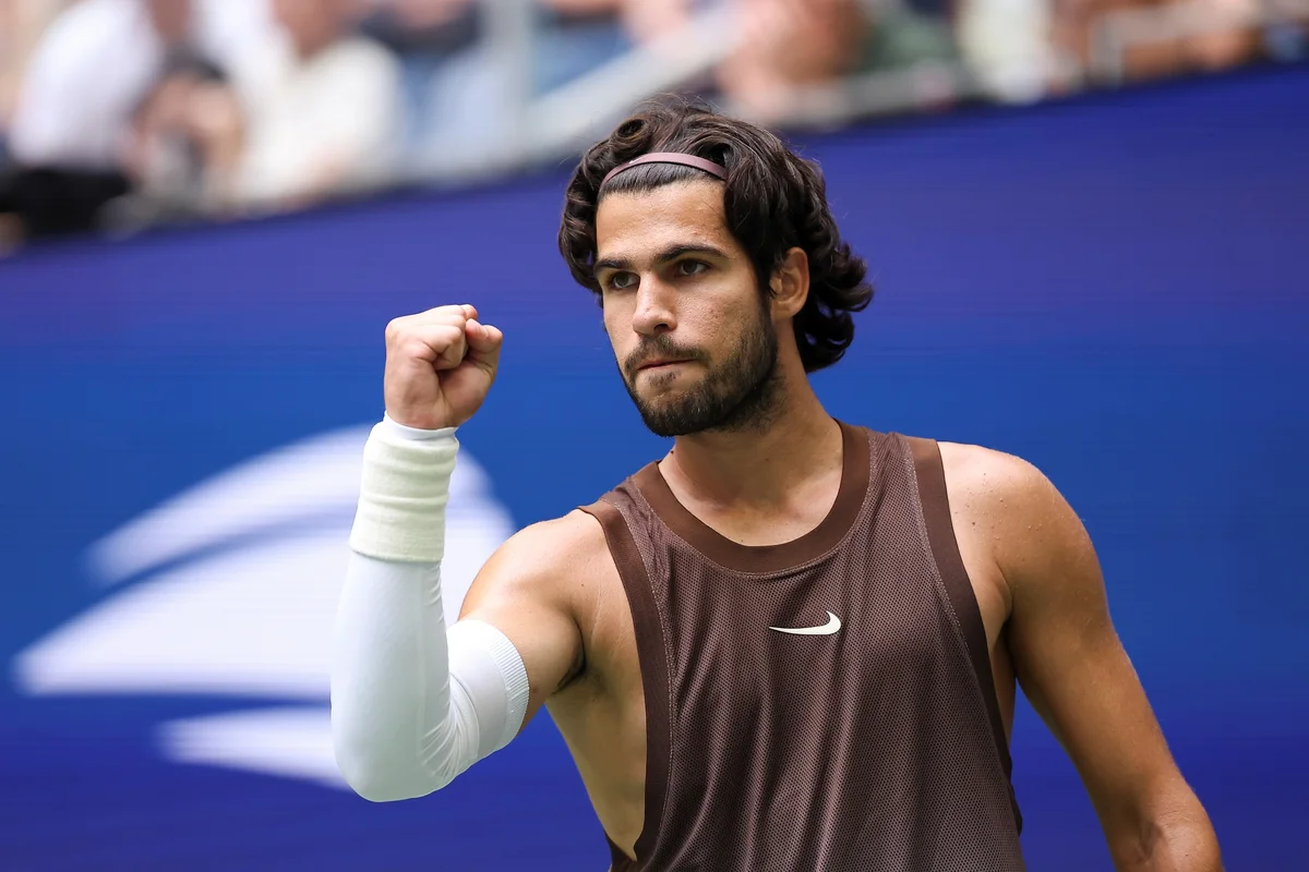 Após 4 meses fora por lesão, Alcaraz vence Safiullin na estreia do US Open - imagem 2 Após 4 meses fora por lesão, Alcaraz vence Safiullin na estreia do US Open - imagem 2