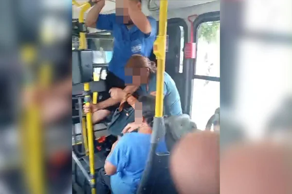 Confusão em ônibus termina com spray de pimenta e pânico no DF