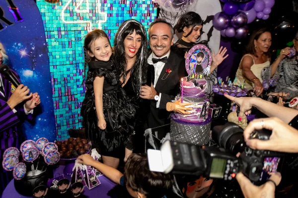 Juliana e Tiago Yamamoto festejam os 4 aninhos da filha, Julia Sayuri