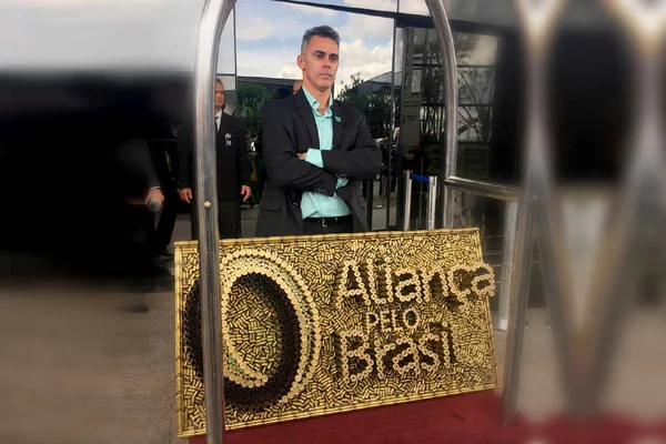 Quem é Rodrigo Camacho, artesão de projéteis que ganhou Bolsonaro