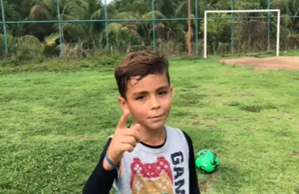 Após Luva de Pedreiro, Meia Trocada faz sucesso com vídeos de futebol