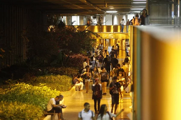 Pela 1ª vez negros e pardos são maioria em universidades públicas