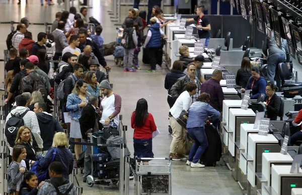 Após cobrança por bagagem, preço das passagens aéreas sobe no país