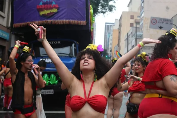 Carnaval fica 15% mais caro em 12 meses, diz FGV