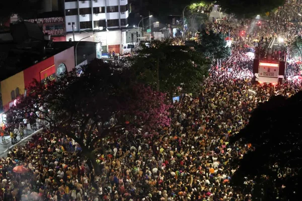 Pabllo e Daniela Mercury levam à loucura público da Parada LGBT+ de SP