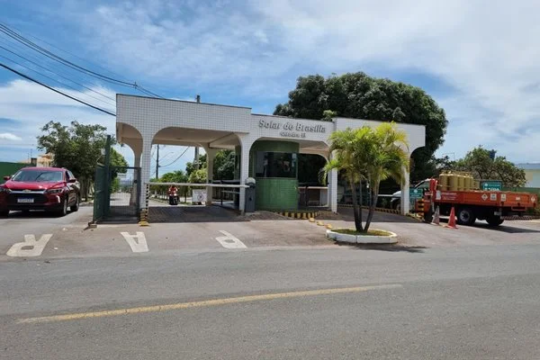 Vídeo: vizinhos reclamam de Bolsonaro com operação da PF no condomínio