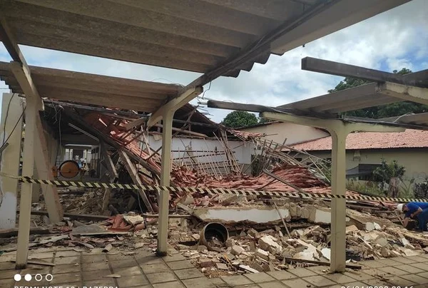 Criança de 9 anos fica ferida após estrutura de escola desabar