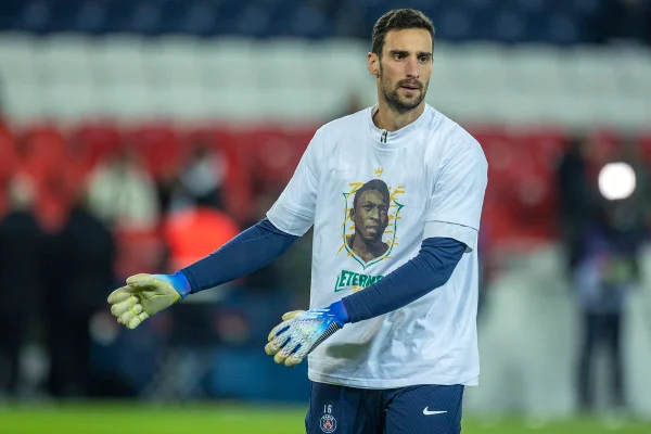 Goleiro do PSG é novamente sedado e segue em estado grave