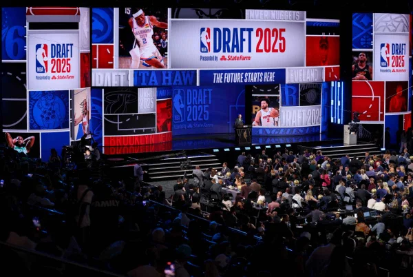 Imagem colorida do Draft da NBA - Metrópoles