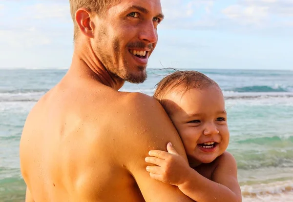 10 itens indispensáveis para passear com as crianças na praia