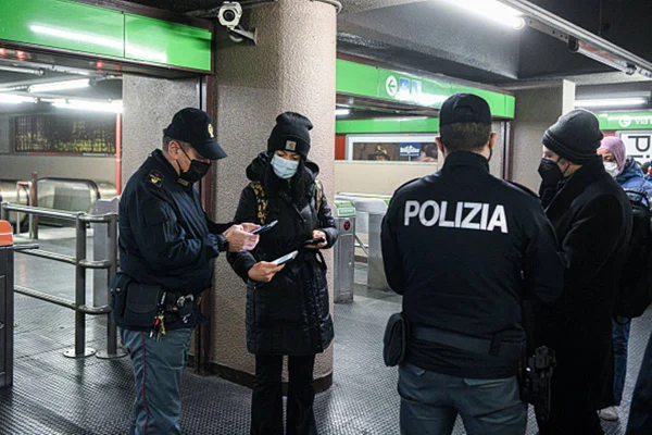 Itália inicia cobrança de passaporte vacinal para conter Covid