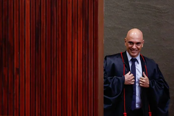 Moraes ironiza e diz que é chamado de “único comunista” do STF