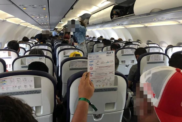 Professor denuncia falta de medidas de controle da Covid-19 em voo Brasília-Porto Alegre