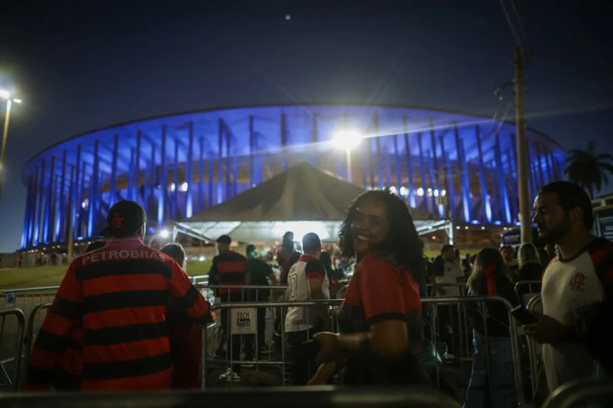 Torcedores chegam animados para Olimpia x Flamengo no Mané Garrincha - imagem 5 Torcedores chegam animados para Olimpia x Flamengo no Mané Garrincha - imagem 5