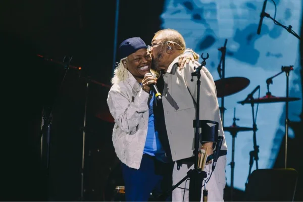 Agenda do final de semana tem show de Martinho e Mart’nália, encontro do rock, exposições diversas, festival pet, peças de teatro e samba - Metrópoles