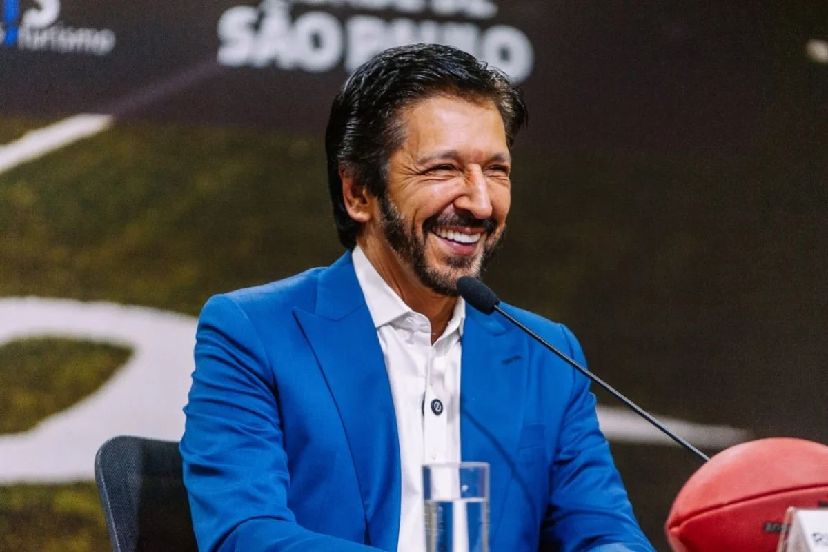 Nunes assina lei do Dia Universal de Oração em 1º de janeiro