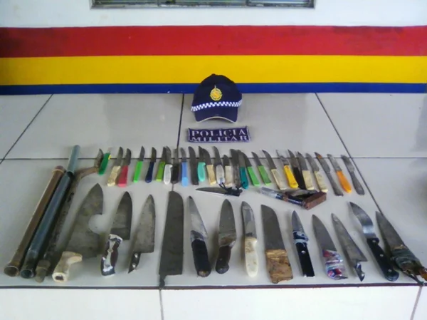 PM retira 45 armas brancas da área central de Brasília
