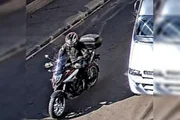 Motociclista agride motorista após briga em trânsito Motociclista agride motorista após briga em trânsito