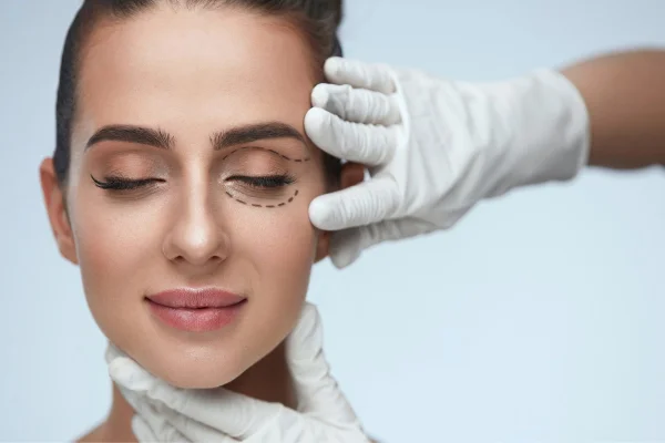 Quando é necessário tirar o peso dos olhos? Especialista explica a blefaroplastia