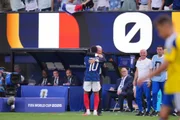 Deschamps se tornou o treinador com mais vitórias em Copas do Mundo. Deschamps se tornou o treinador com mais vitórias em Copas do Mundo.