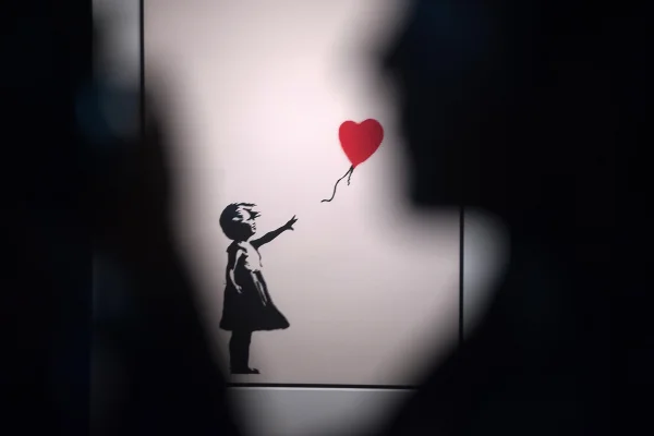 Arte Garota com Balão, uma das mais conhecidas do grafiteiro Banksy