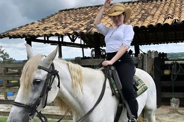 Gkay volta às redes sociais duas semanas após treta com Fábio Porchat