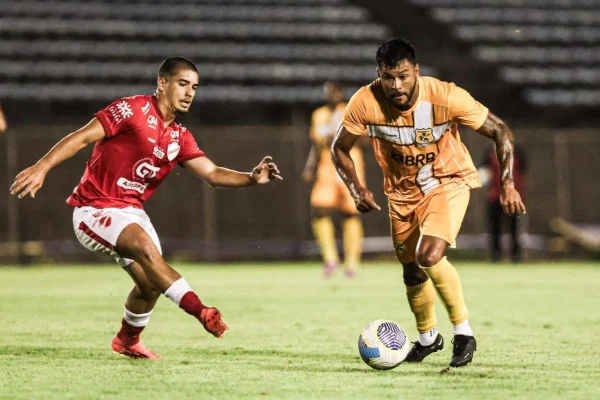 Imagem colorida de Brasiliense empata com o Vila Nova, no duelo de ida da Copa Verde - Metrópoles