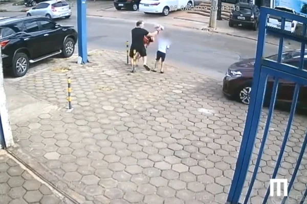Vídeo mostra pai e filhos sendo atropelados por bandidos em fuga no DF
