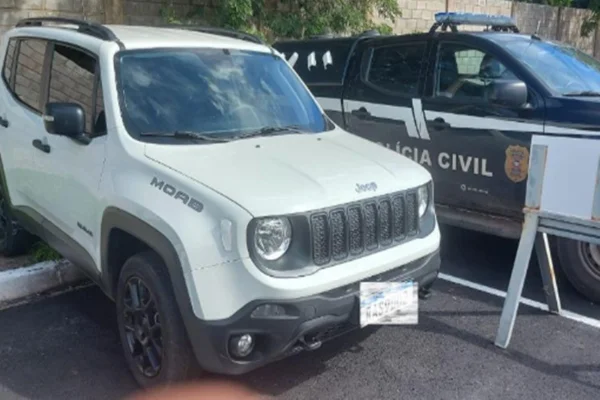 Imagem colorida de um renegade branco