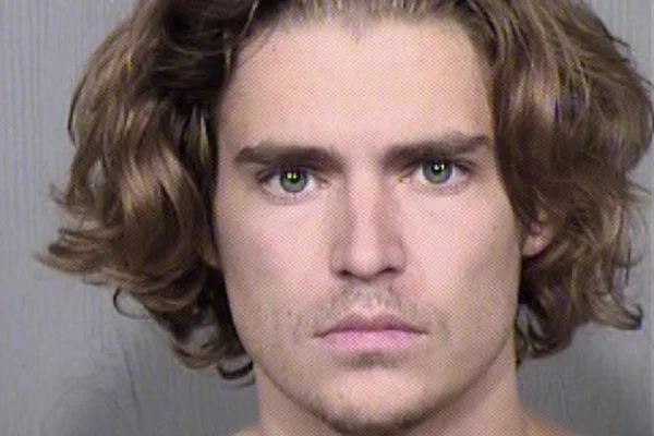 Filho mais novo de Van Damme é preso depois de ameaçar amigo com faca