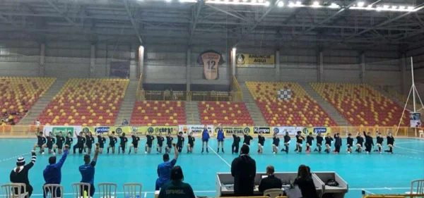 Árbitros de handebol são expulsos de torneio após denúncias de assédio e preconceito