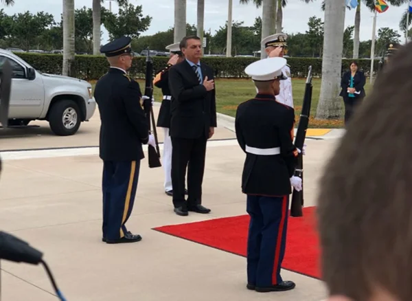 O presidente Jair Bolsonaro chega ao Comando Militar do Sul, nos EUA