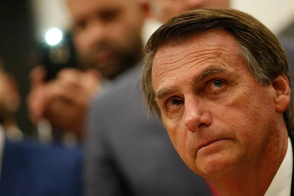 Mais um atestado: médicos não liberam Bolsonaro para debate