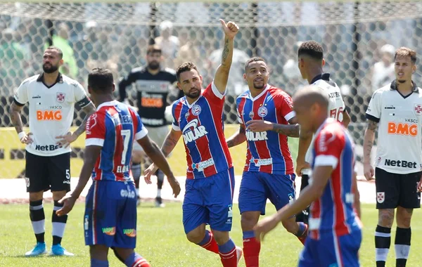 Com gols de Nino Paraíba e Gilberto, Bahia surpreende o Vasco