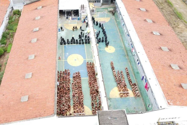 Foto aérea de penitenciária de Pernambuco