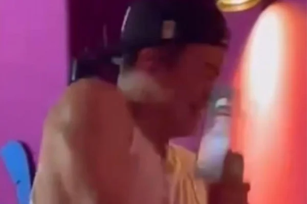 Wesley Safadão é atingido por celular no rosto durante show