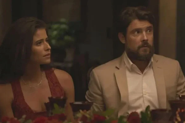 Imagemn colorida de Candoca e José Mendes, personagens da novela Mar do Sertão - Metrópoles