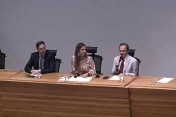 Diretor de filme relativiza escravidão em evento promovido por deputada: “Todos viviam felizes”