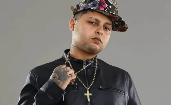 Aos policiais, a vítima relatou ter ido ao camarim do DJ PH da Serra e que, por lá, teria bebido um copo de cerveja ‘batizada’