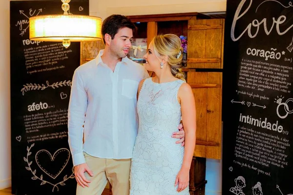 Ingrid Caetano e Diogo Assis celebram noivado com noite intimista