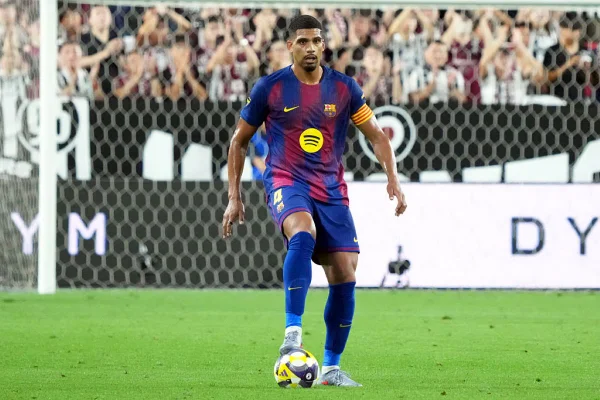 Titular do Uruguai sente lesão a uma semana da estreia na Copa