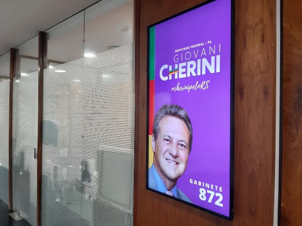 Fachada do gabinete de Giovani Cherini