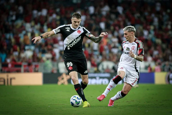 Três clássicos movimentam a rodada de domingo do Brasileirão