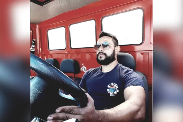 Quem era o motorista de 40 anos que morreu prensado na própria carreta