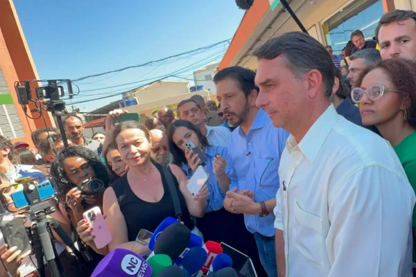 questionado lula flávio bolsonaro dark horse