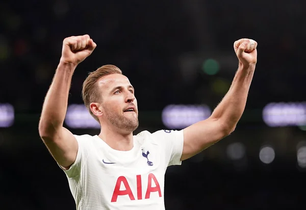 Kane marca duas vezes e Tottenham vai às oitavas da Copa da Inglaterra